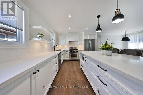 972 South Service Road, Mississauga, ON - Indoor Photo Showing Kitchen With Upgraded Kitchen