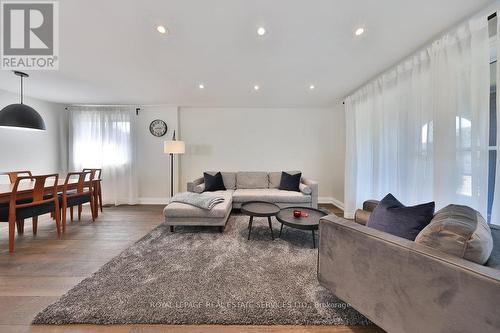 972 South Service Road, Mississauga, ON - Indoor Photo Showing Living Room