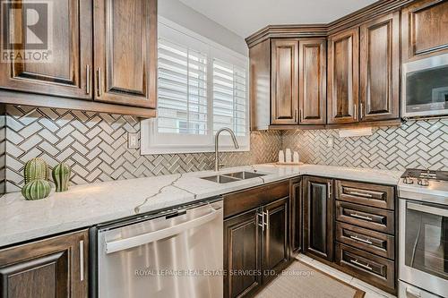 58 Dublin Drive, Hamilton, ON - Indoor Photo Showing Kitchen With Double Sink With Upgraded Kitchen