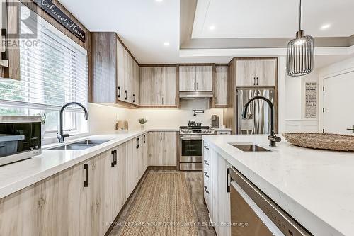 34 Connaught Avenue, Aurora (Aurora Village), ON - Indoor Photo Showing Kitchen With Double Sink With Upgraded Kitchen