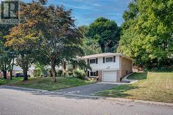 38 ROBINHOOD Drive  Dundas, ON L9H 4G1