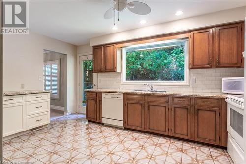 38 Robinhood Drive, Dundas, ON - Indoor Photo Showing Kitchen