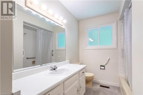 38 Robinhood Drive, Dundas, ON - Indoor Photo Showing Bathroom