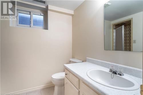 38 Robinhood Drive, Dundas, ON - Indoor Photo Showing Bathroom