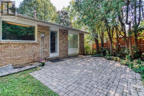 38 Robinhood Drive, Dundas, ON - Outdoor