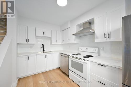 3 Holmstead Court, Brampton, ON - Indoor Photo Showing Kitchen