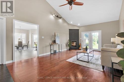 532 Carling Street, South Huron (Exeter), ON - Indoor Photo Showing Living Room