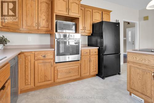 532 Carling Street, South Huron (Exeter), ON - Indoor Photo Showing Kitchen