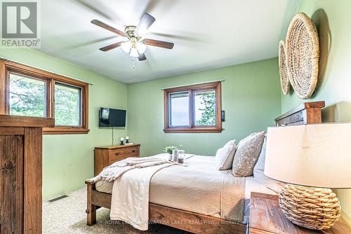 106 Riley Lane, Kawartha Lakes, ON - Indoor Photo Showing Bedroom