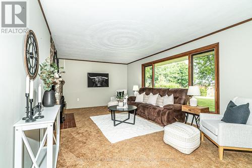 106 Riley Lane, Kawartha Lakes, ON - Indoor Photo Showing Living Room