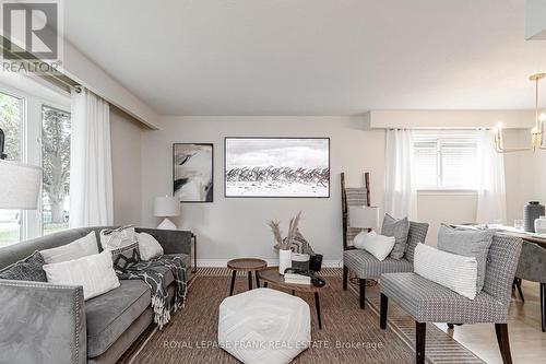 493 Dianne Drive, Oshawa (Donevan), ON - Indoor Photo Showing Living Room