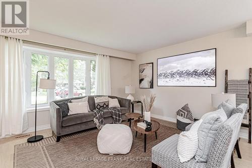 493 Dianne Drive, Oshawa (Donevan), ON - Indoor Photo Showing Living Room