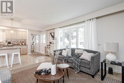 493 Dianne Drive, Oshawa (Donevan), ON - Indoor Photo Showing Living Room