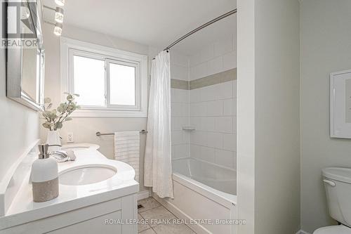 493 Dianne Drive, Oshawa (Donevan), ON - Indoor Photo Showing Bathroom