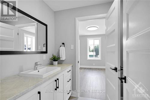 3269 Yorks Corners Road, Ottawa, ON - Indoor Photo Showing Bathroom