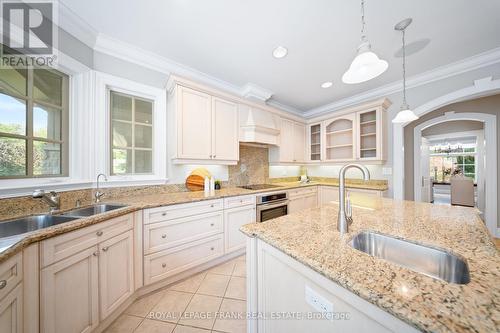 42 Buggey Lane, Ajax (Northeast Ajax), ON - Indoor Photo Showing Kitchen With Double Sink With Upgraded Kitchen