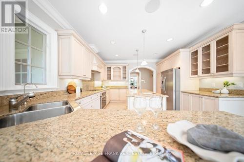 42 Buggey Lane, Ajax (Northeast Ajax), ON - Indoor Photo Showing Kitchen With Double Sink With Upgraded Kitchen