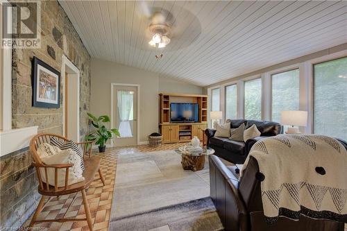 1164 Brantford Highway, Cambridge, ON - Indoor Photo Showing Living Room