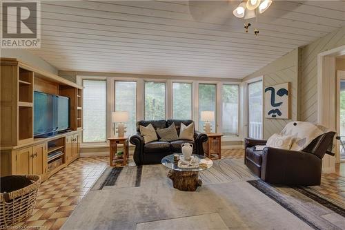 1164 Brantford Highway, Cambridge, ON - Indoor Photo Showing Living Room