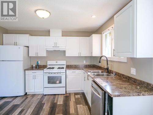 489 Adam Street, Quesnel, BC - Indoor Photo Showing Kitchen With Double Sink