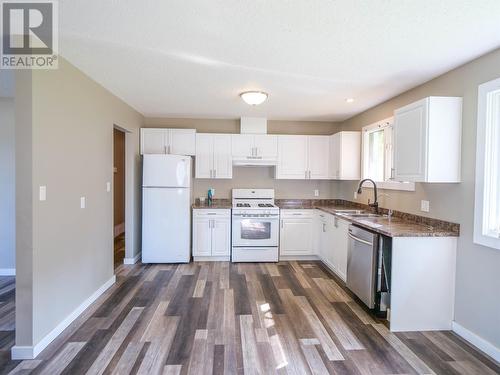 489 Adam Street, Quesnel, BC - Indoor Photo Showing Kitchen With Double Sink