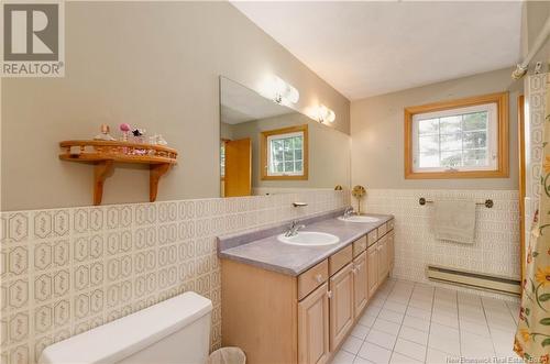 84 Glengrove Road, Moncton, NB - Indoor Photo Showing Bathroom