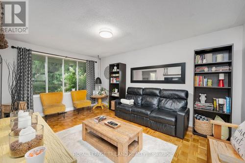 151 Paperbirch Crescent, London, ON - Indoor Photo Showing Living Room