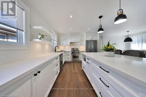 972 South Service Road, Mississauga (Lakeview), ON - Indoor Photo Showing Kitchen With Upgraded Kitchen