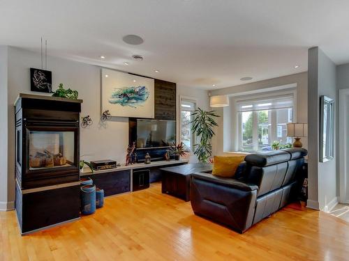 Salon - 22 Rue Michel-Quintal, Saint-Jean-Sur-Richelieu, QC - Indoor Photo Showing Living Room With Fireplace