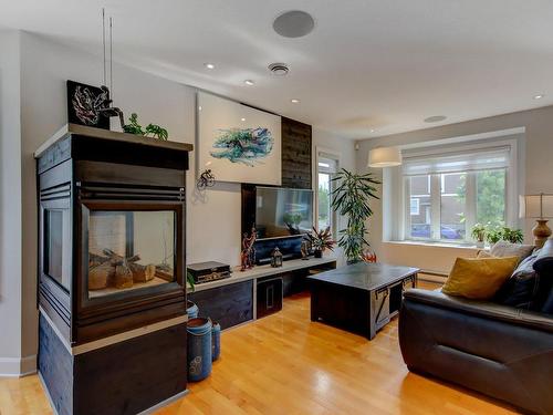 Salon - 22 Rue Michel-Quintal, Saint-Jean-Sur-Richelieu, QC - Indoor Photo Showing Living Room With Fireplace