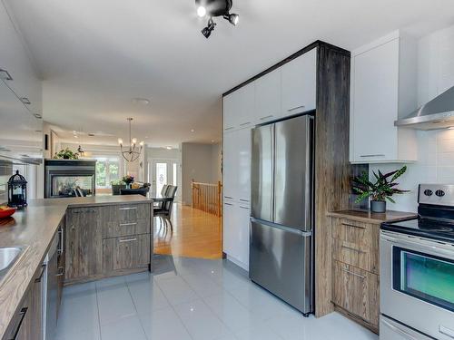 Cuisine - 22 Rue Michel-Quintal, Saint-Jean-Sur-Richelieu, QC - Indoor Photo Showing Kitchen With Fireplace With Upgraded Kitchen