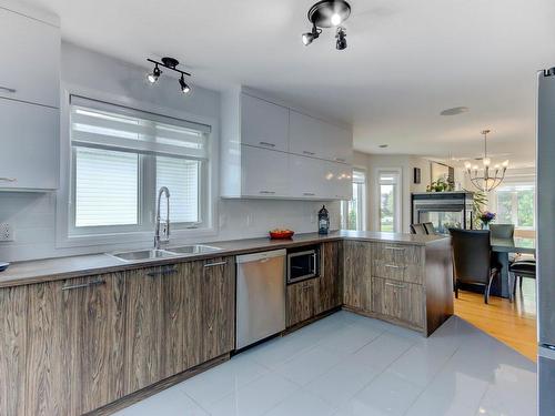 Cuisine - 22 Rue Michel-Quintal, Saint-Jean-Sur-Richelieu, QC - Indoor Photo Showing Kitchen With Double Sink