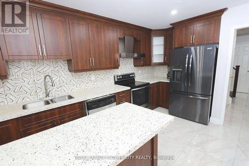 33 Trammell Lane S, Brampton, ON - Indoor Photo Showing Kitchen With Double Sink With Upgraded Kitchen