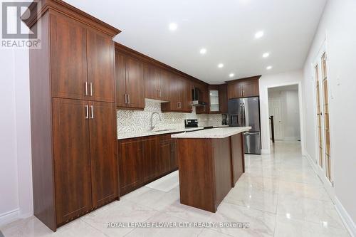 33 Trammell Lane S, Brampton (Fletcher'S West), ON - Indoor Photo Showing Kitchen