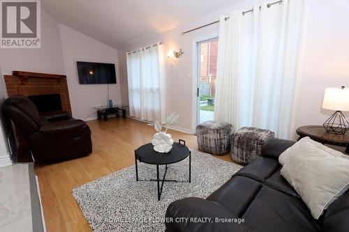 33 Trammell Lane S, Brampton (Fletcher'S West), ON - Indoor Photo Showing Living Room