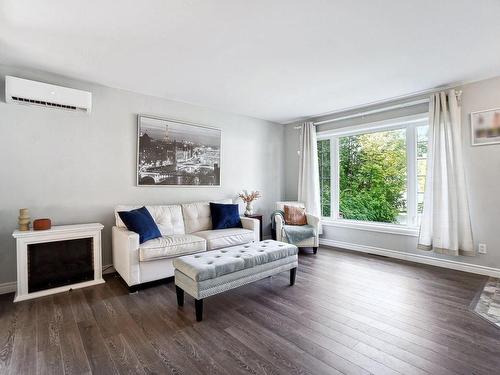 Salon - 80 24E Avenue, Pincourt, QC - Indoor Photo Showing Living Room