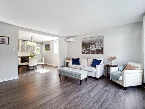 Salon - 80 24E Avenue, Pincourt, QC - Indoor Photo Showing Living Room