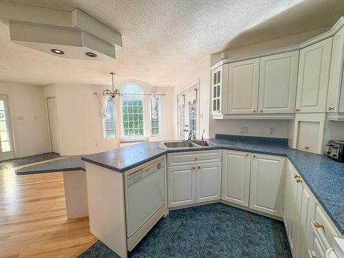 Kitchen - 33 Rue Raymond, Grenville, QC - Indoor Photo Showing Kitchen With Double Sink