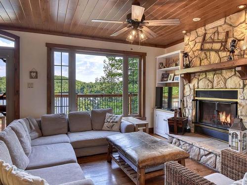 Salon - 42 Ch. Des Mauves, La Minerve, QC - Indoor Photo Showing Living Room With Fireplace