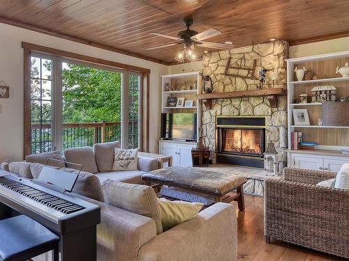 Salon - 42 Ch. Des Mauves, La Minerve, QC - Indoor Photo Showing Living Room With Fireplace