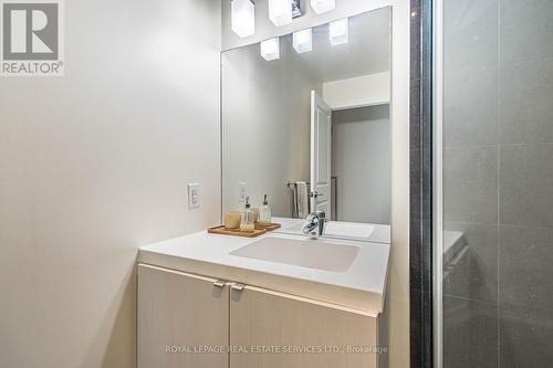 1302 - 8 The Esplanade, Toronto, ON - Indoor Photo Showing Bathroom