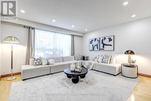 127 Marsi Road, Richmond Hill, ON - Indoor Photo Showing Living Room