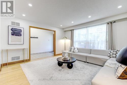 127 Marsi Road, Richmond Hill (North Richvale), ON - Indoor Photo Showing Living Room