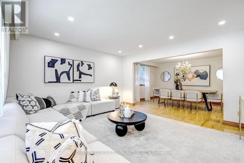 127 Marsi Road, Richmond Hill, ON - Indoor Photo Showing Living Room