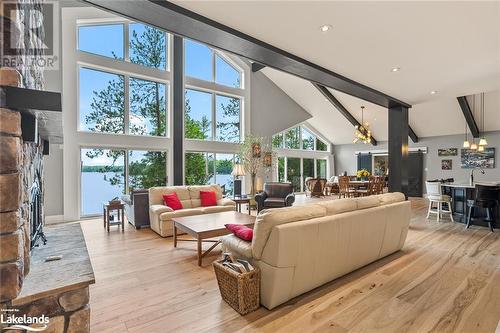 1827 Crystal Lake Road, Trent Lakes, ON - Indoor Photo Showing Living Room