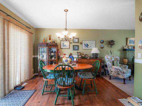 1570 Southview Terrace, Kamloops, BC - Indoor Photo Showing Dining Room