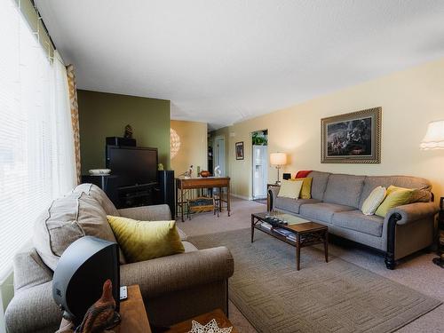 1570 Southview Terrace, Kamloops, BC - Indoor Photo Showing Living Room