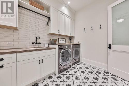 1414 Wateska Boulevard, Mississauga, ON - Indoor Photo Showing Laundry Room