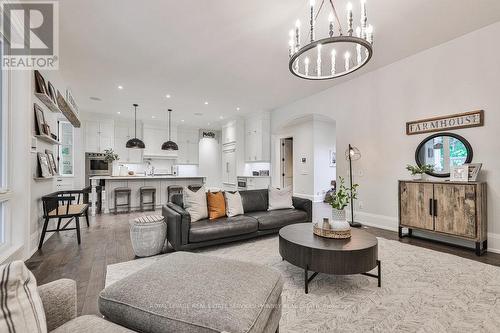 1414 Wateska Boulevard, Mississauga, ON - Indoor Photo Showing Living Room