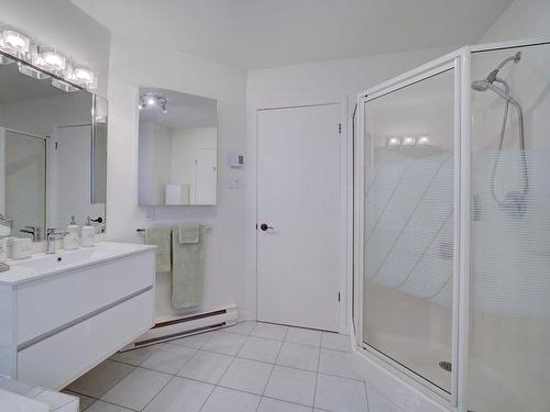 Ensuite bathroom - 840 Av. D'Isère, Saint-Lambert, QC 